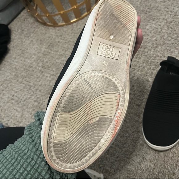 SHOES - Picture 3 of 3